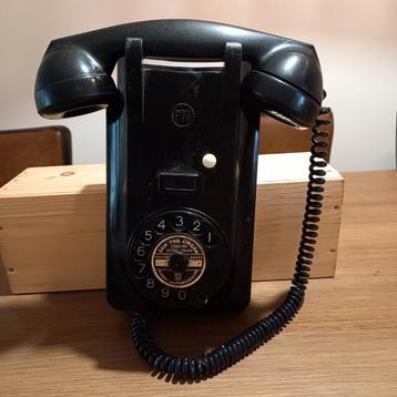 Bakelieten PTT draaischijf telefoon muurmodel beschikbaar voor biedingen