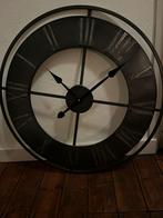 Grote Zwarte IJzeren Wandklok - 80 cm Doorsnee, Ophalen, Zo goed als nieuw, Analoog, Wandklok
