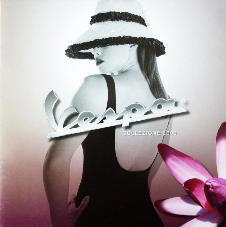 Folder VESPA Collezione 2009, Fietsen en Brommers, Handleidingen en Instructieboekjes, Nieuw, Ophalen of Verzenden