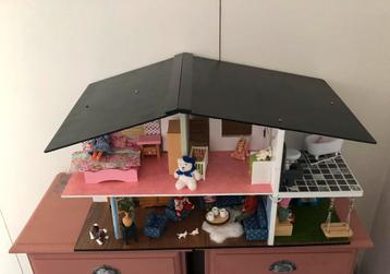Vierkant poppenhuis beschikbaar voor biedingen