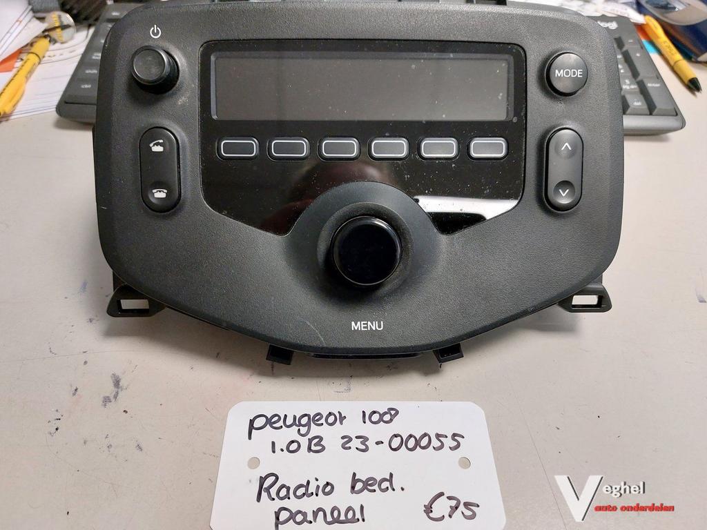 Peugeot 108 1.0B 5drs Radio bedieningspaneel '16, Gebruikt, -, -, Ophalen of Verzenden