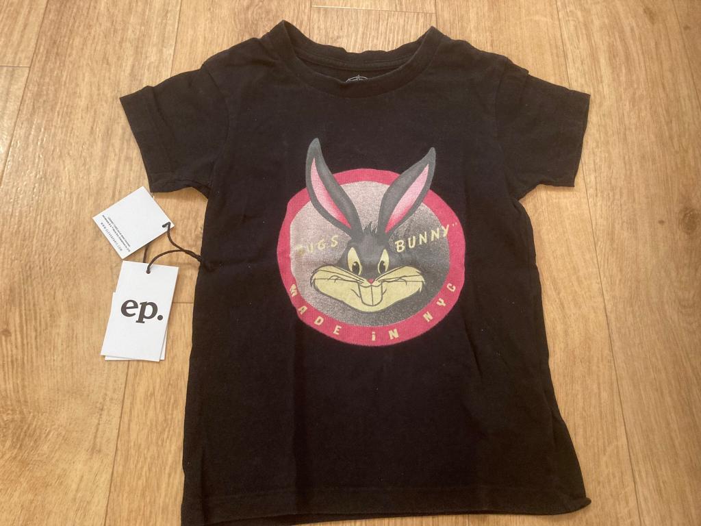 Little eleven paris zwart shirt bugs bunny maat 128 8 jaar!, Kinderen en Baby's, Kinderkleding | Maat 128, Jongen of Meisje, Little Eleven Paris