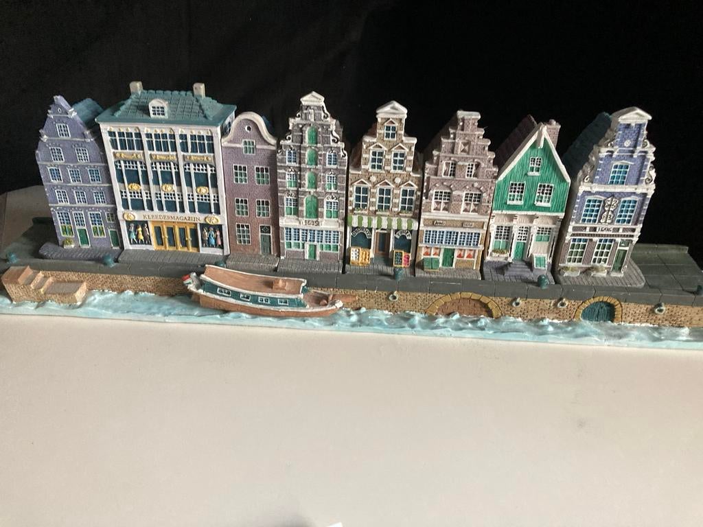 Miniatuur Amsterdamse Grachtenpandjes met Gracht en Boot, Gebruikt, Meerkleurig, Ophalen of Verzenden, Klassiek