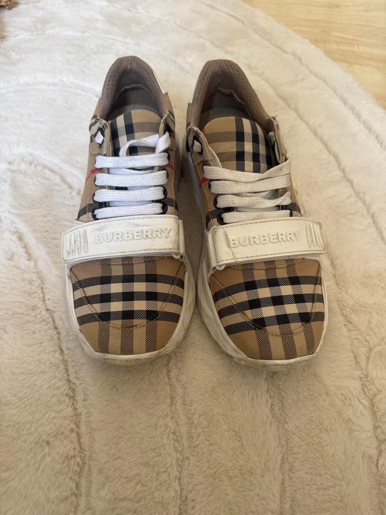 Burberry schoenen met originele doos, Ophalen of Verzenden, Gedragen, Beige, Sneakers of Gympen