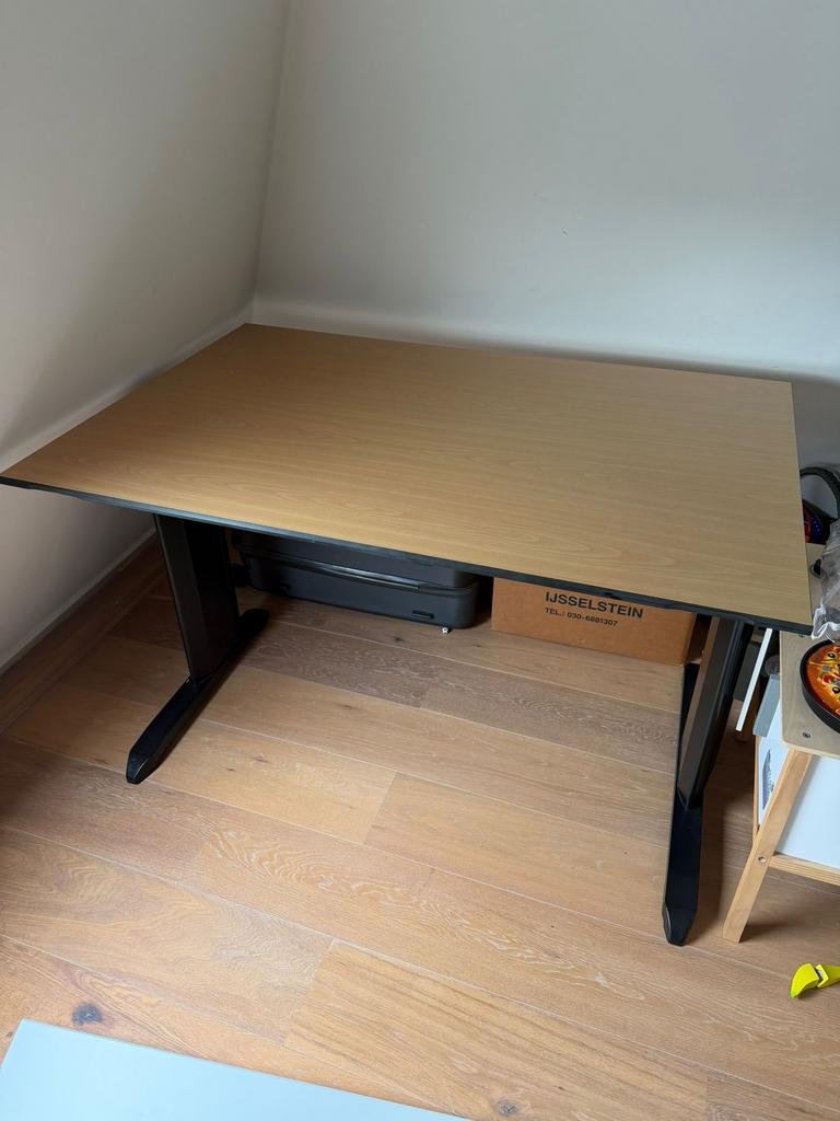 Gratis op te halen: bureau, Huis en Inrichting, Bureaus, Ophalen, Zo goed als nieuw