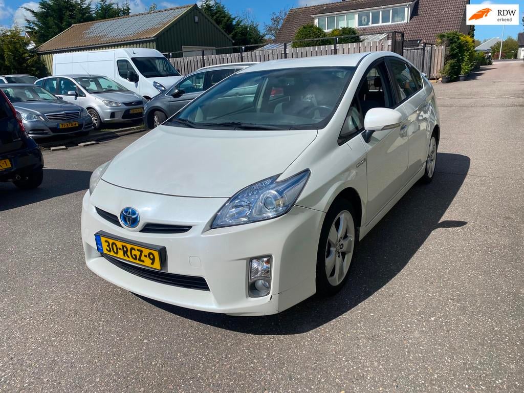 Toyota Prius 1.8 Dynamic, Gebruikt, 4 cilinders, Wit, Bedrijf