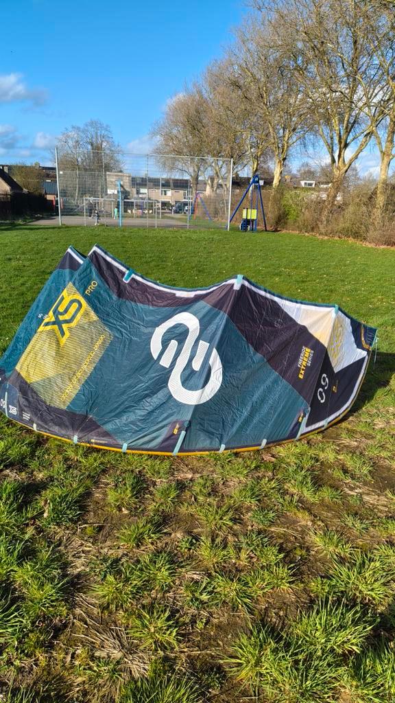 Eleveight XS Pro Aluula 9m, XS v5 8m en autobar L, Watersport en Boten, Kitesurfen, Gebruikt, Kite, 9 m², Geen board, Ophalen of Verzenden