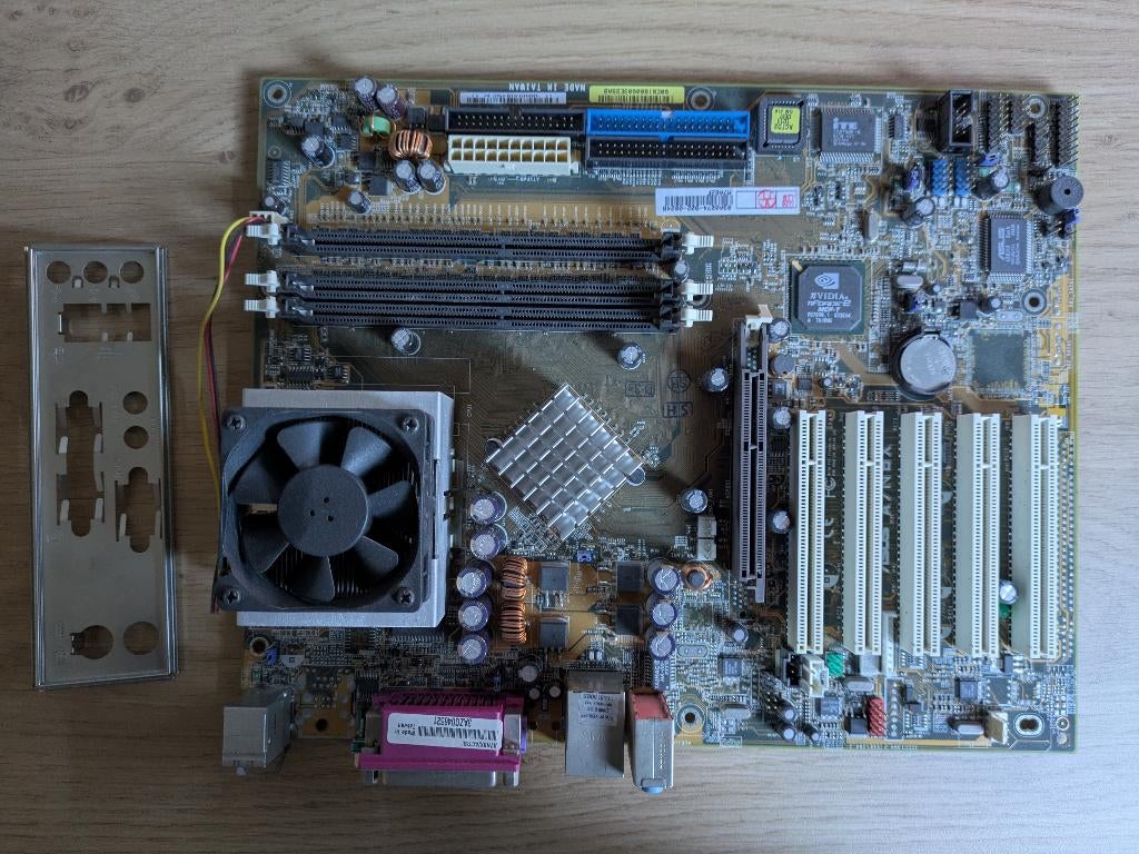 Asus A7N8X, Computers en Software, Moederborden, Gebruikt, Socket A, Ophalen of Verzenden, DDR