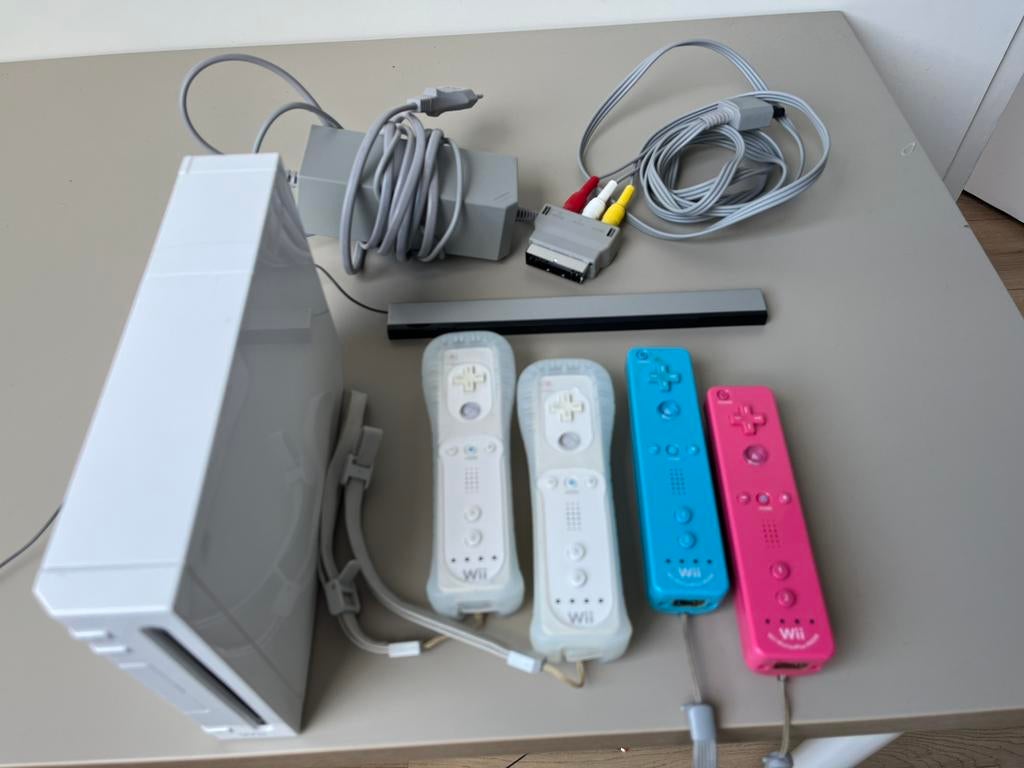 Nintendo WII & div. Spellen & accesoires, Ophalen, Gebruikt, Met 3 controllers of meer, Met stuurtje
