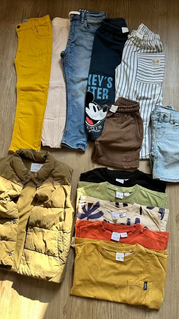 jongenskleding 4-5 jaar, Kinderen en Baby's, Babykleding | Baby-kledingpakketten, Ophalen, Zo goed als nieuw, Maat 74