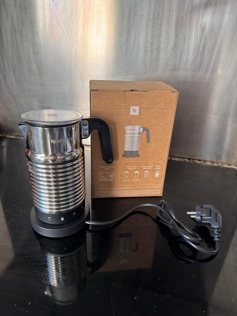 Nespresso Aeroccino 4 Melkopschuimer - 4 standen, Witgoed en Apparatuur, Ophalen of Verzenden, Zo goed als nieuw