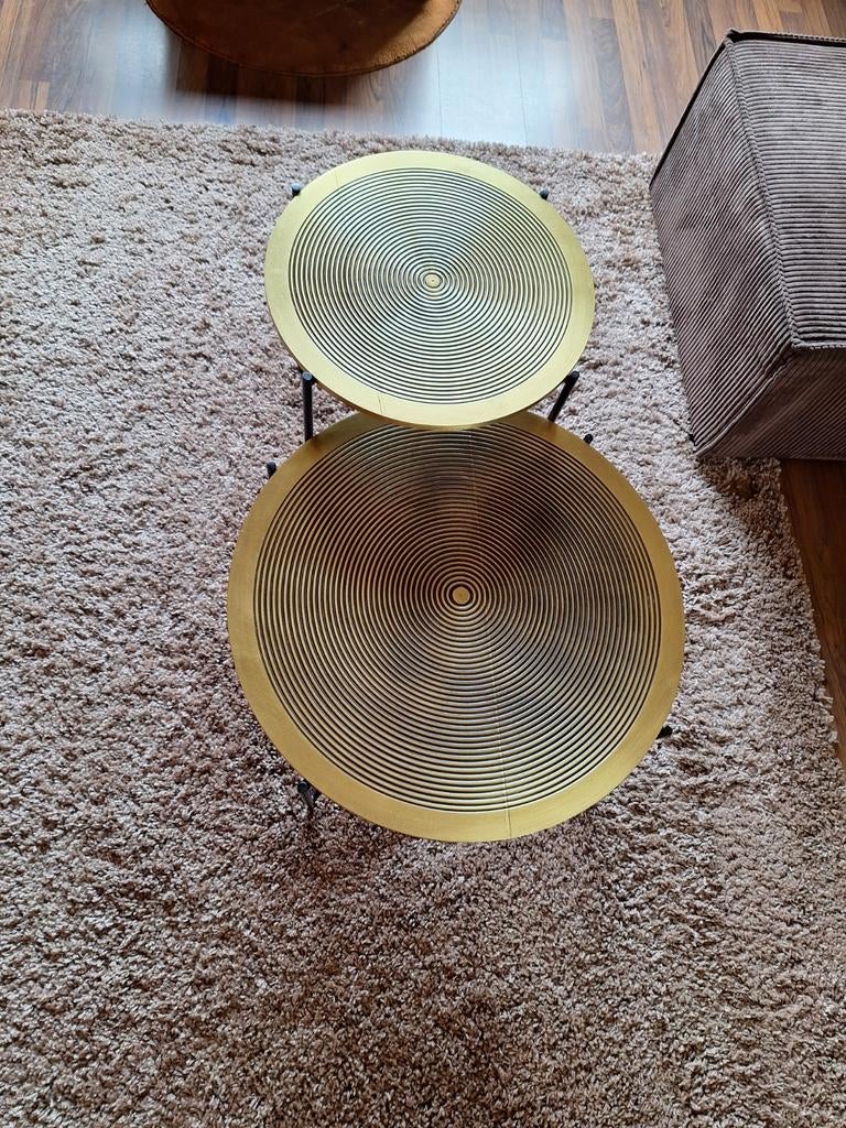 Set van 2 gouden bijzettafels met spiraalpatroon, Huis en Inrichting, Tafels | Bijzettafels, Minder dan 55 cm, Gebruikt, Rond