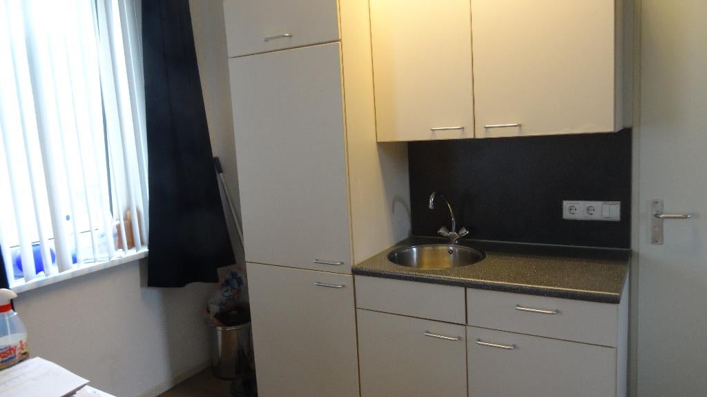 Kitchenette met koelkast en boiler, Huis en Inrichting, Keuken | Complete keukens, Ophalen, Wit, Overige materialen, Enkelwandige keuken