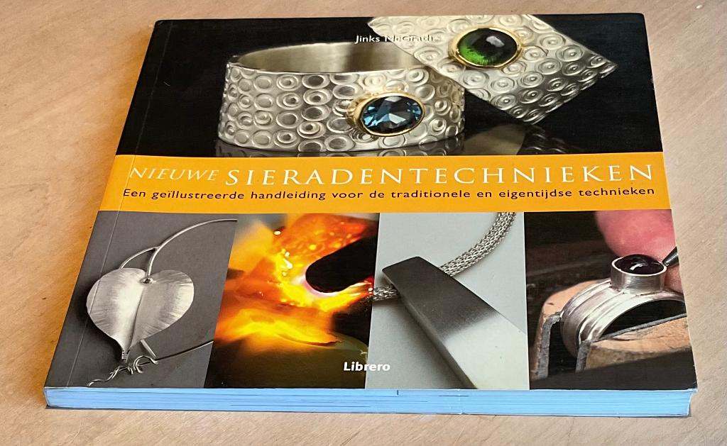 Boek nieuwe sieradentechnieken edelsmeden Jinks McGrath, Boeken, Ophalen of Verzenden, Gelezen, Sieraden maken, Jinks McGrath