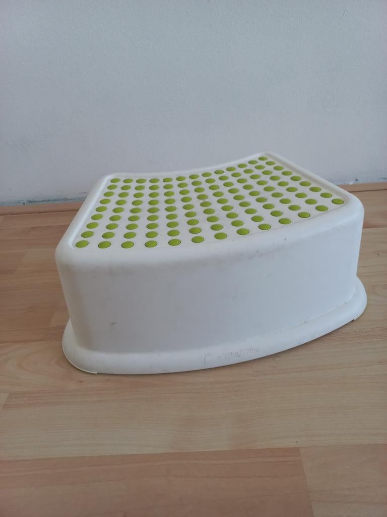 Ikea witte opstapje met groene antislip stippen, Ophalen, Gebruikt