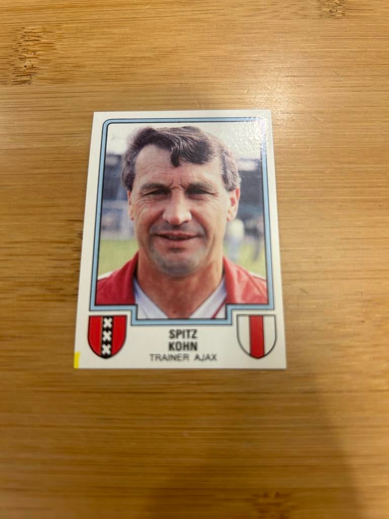 Panini Voetbal 86 Plaatje - Spitz Kohn Trainer Ajax, Ophalen of Verzenden, Zo goed als nieuw, Sticker
