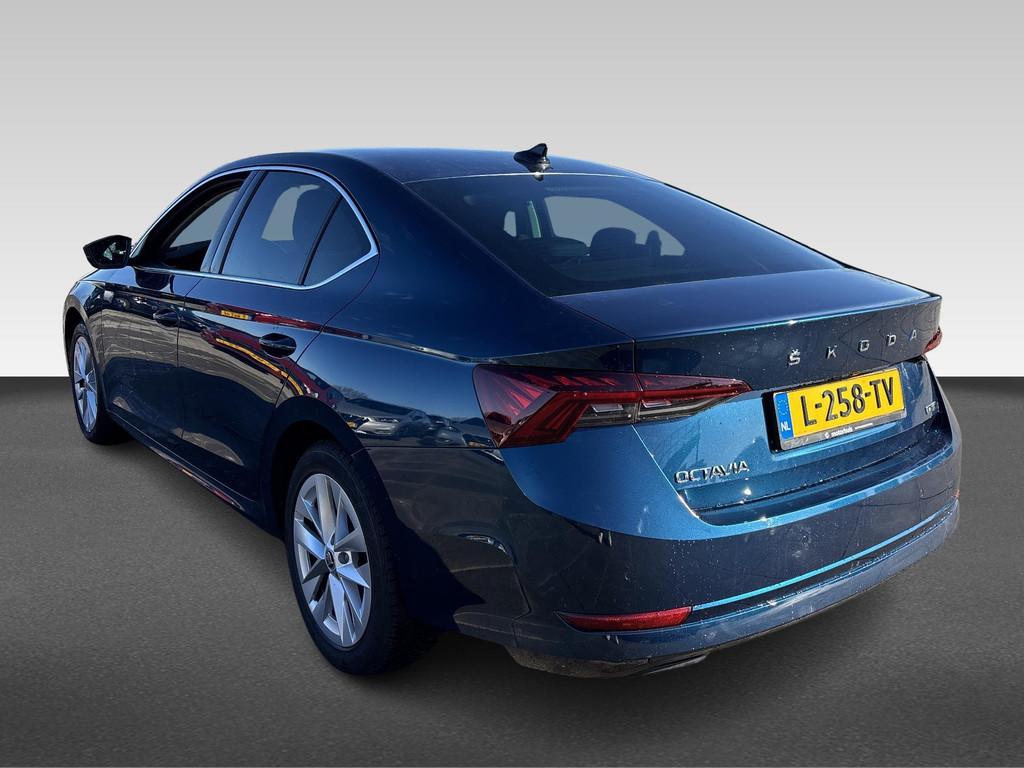 Skoda Octavia 1.0 TSI e-Tech MHEV 110pk DSG Business Edition, Stof, Gebruikt, Blauw, Origineel Nederlands