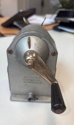 Vintage Caran d'Ache metalen puntenslijper, Ophalen of Verzenden, Zo goed als nieuw, Metaaldraaibank