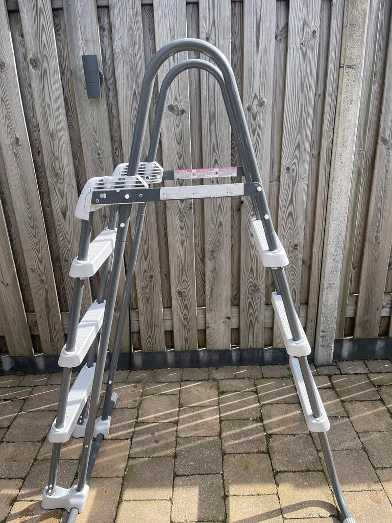 Zwembad trap hoogte 110cm en breedte 105cm, Ophalen, Gebruikt