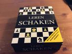 Leren Schaken. set met speelbord, schaakstukken en boekje, Een of twee spelers, Ophalen of Verzenden, Nieuw, Parragon
