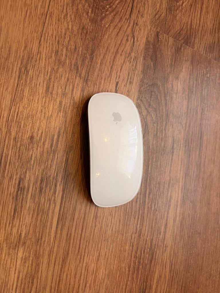 Apple magic mouse lighting, Computers en Software, Muizen, Ophalen of Verzenden, Zo goed als nieuw