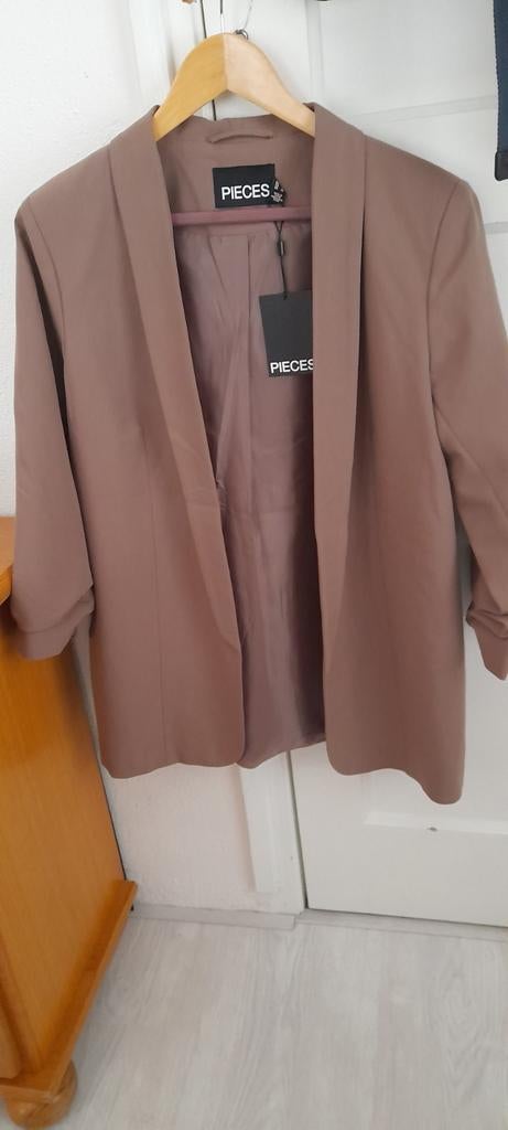 Nieuwe bruine pieces blazer mt xl, Kleding | Dames, Bruin, Maat 42/44 (L), Nieuw, Ophalen of Verzenden