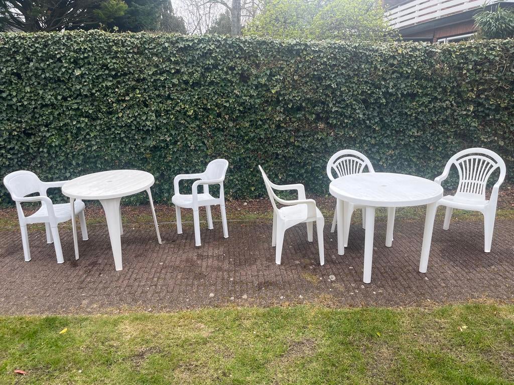 Tuinsetjes: 2 tafels en 5 stoelen - Gratis, Ophalen, 5 zitplaatsen, Kunststof, Gebruikt