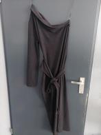 Zwarte Zara jurk, Kleding | Dames, Maat 42/44 (L), Ophalen of Verzenden, Zo goed als nieuw, Onder de knie