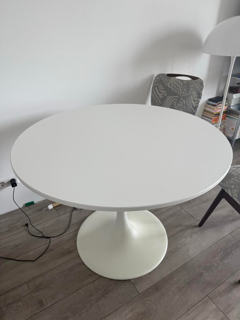 Ikea Docksta eettafel - Rond en wit, Huis en Inrichting, Tafels | Eettafels, Kunststof, Gebruikt, Rond, Vier personen