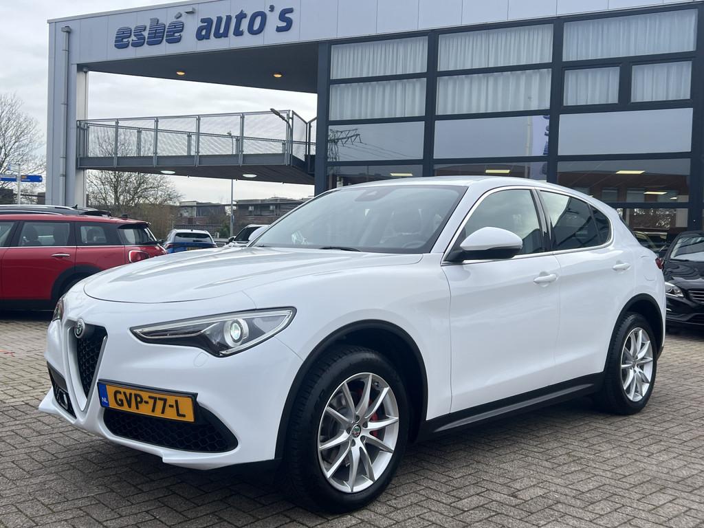 Alfa Romeo Stelvio 2.0 T 280 Pk AWD First Edition Xenon Navi, Automaat, 4 cilinders, Met garantie (alle), Wit