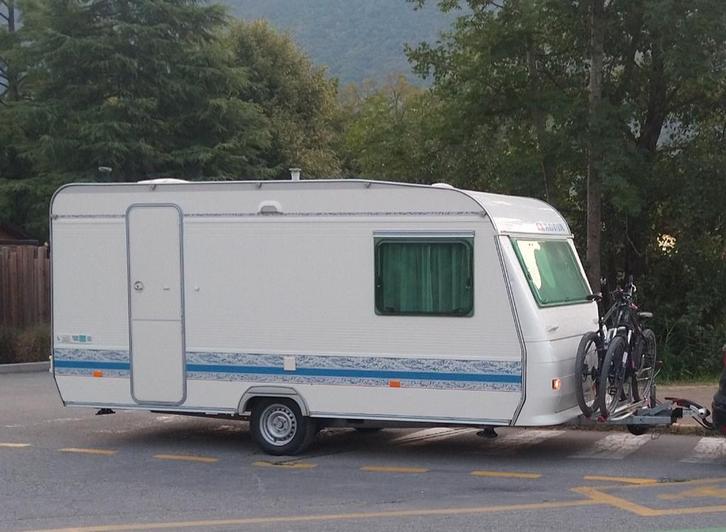 Adria Unica 430 PH, Caravans en Kamperen, Caravans, Particulier, tot en met 4, 750 - 1000 kg, Treinzit, Adria, Vast bed, 4 tot 5 meter