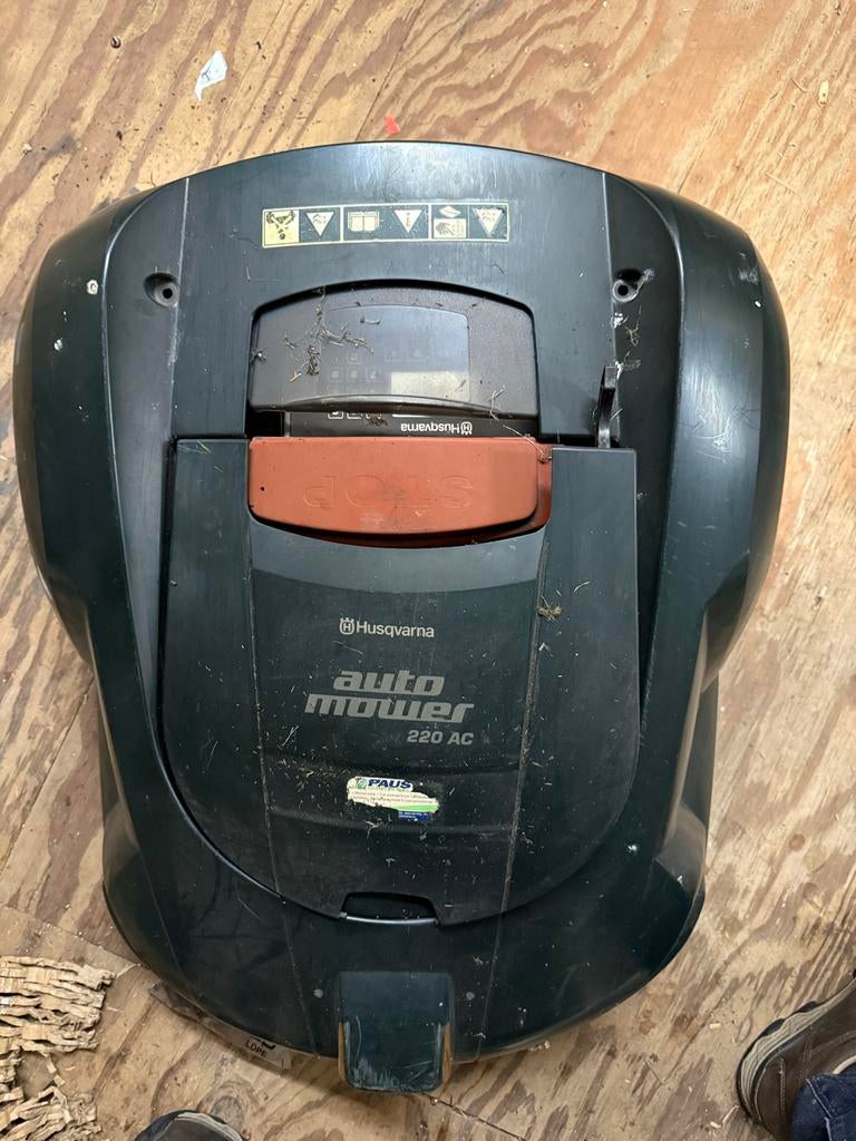 Husqvarna Automower 220 AC Robotmaaier (defect), Ophalen of Verzenden, Gebruikt, 20 tot 25 cm