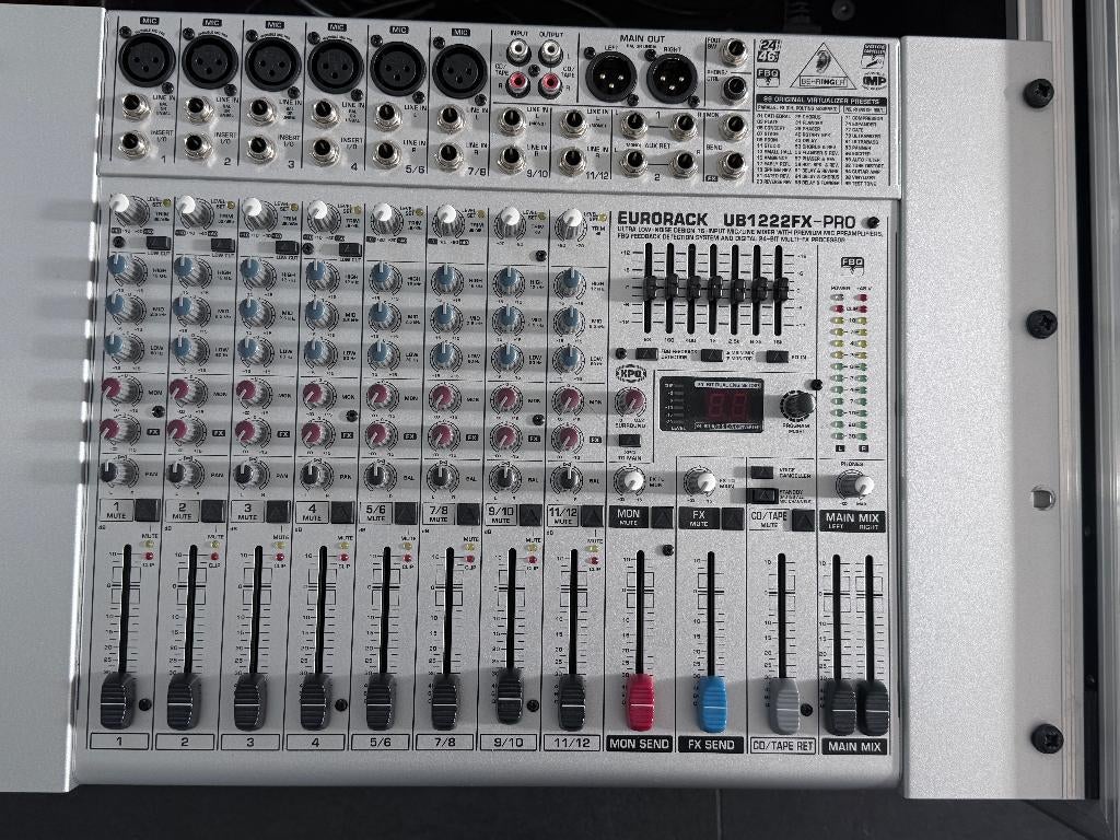 Behringer Eurorack UB1222FX-PRO - Inclusief Flightcase, Ophalen, Zo goed als nieuw, 10 tot 20 kanalen, Microfooningang