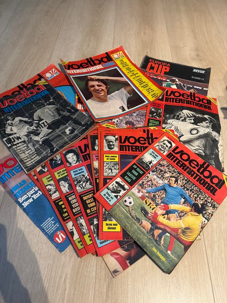 Circa 100 Voetbal International tijdschriften jaren 70/80, Ophalen, Gelezen, Sport en Vrije tijd