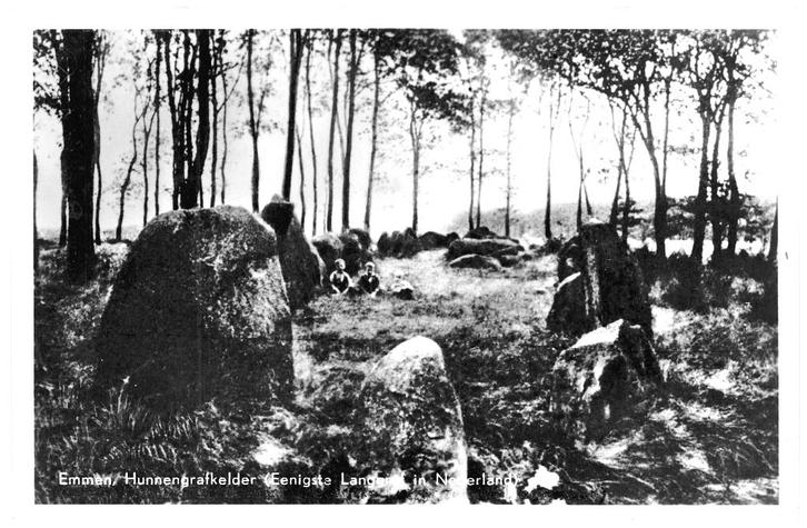 939354 Emmen 1951 Hunnengrafkelder Hunnebed Langgraf Gelopen, Verzamelen, Ansichtkaarten | Nederland, Gelopen, Drenthe, 1940 tot 1960