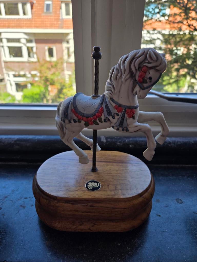 Muziekdoos carrouselpaard, Huis en Inrichting, Ophalen of Verzenden, Zo goed als nieuw, Overige materialen, Klassiek