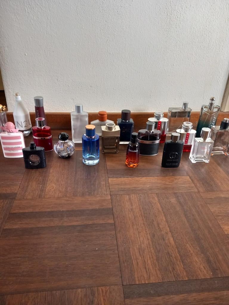 21 Lege parfum flessen, voor epoxy kunst mierlo geldrop, Ophalen