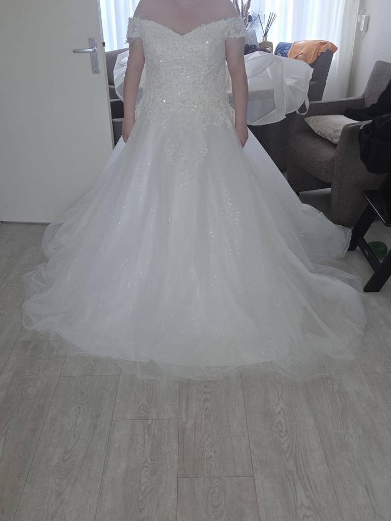 Prachtige Bruidsjurk met Hoepelrok, Ophalen, Zo goed als nieuw, Wit, Trouwjurk