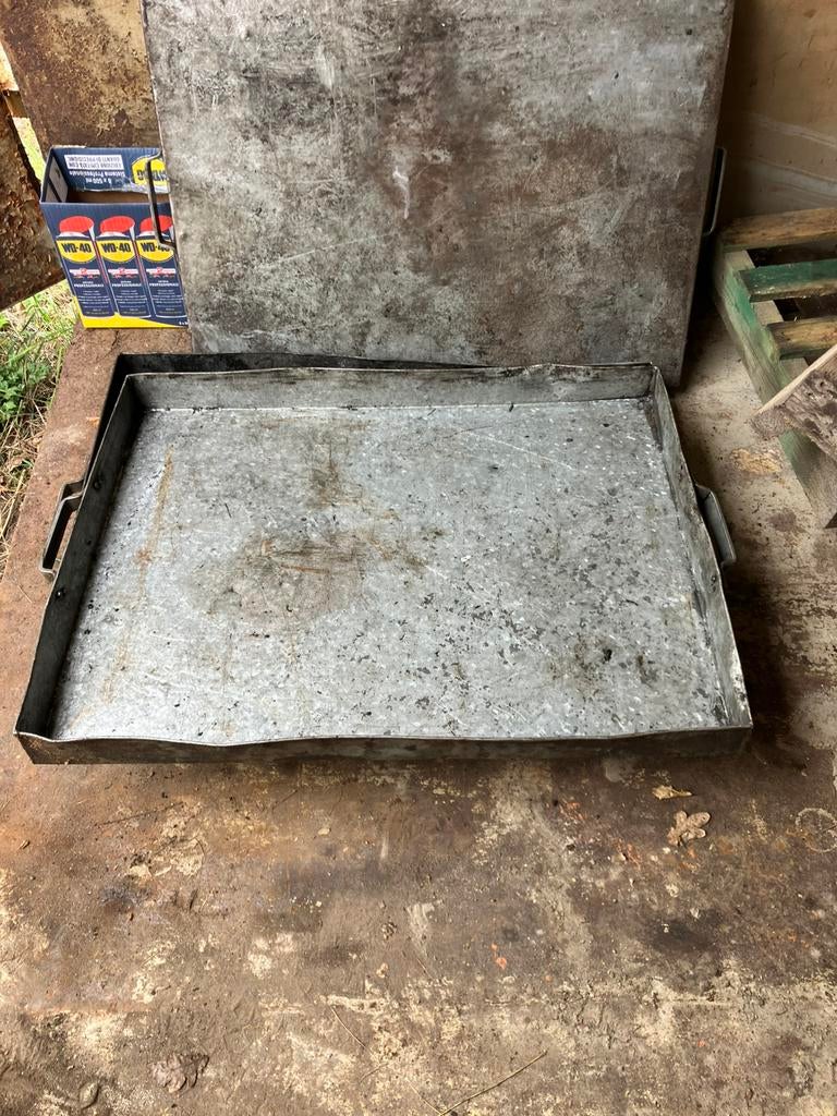 5 lekbakken olie opvangbak etc, Ophalen, Gebruikt