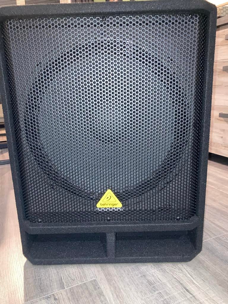 Zo goed als nieuwe Behringer EUROLIVE VQ1800D actieve subwoo, Audio, Tv en Foto, Luidsprekers, Overige merken, Subwoofer, Ophalen of Verzenden