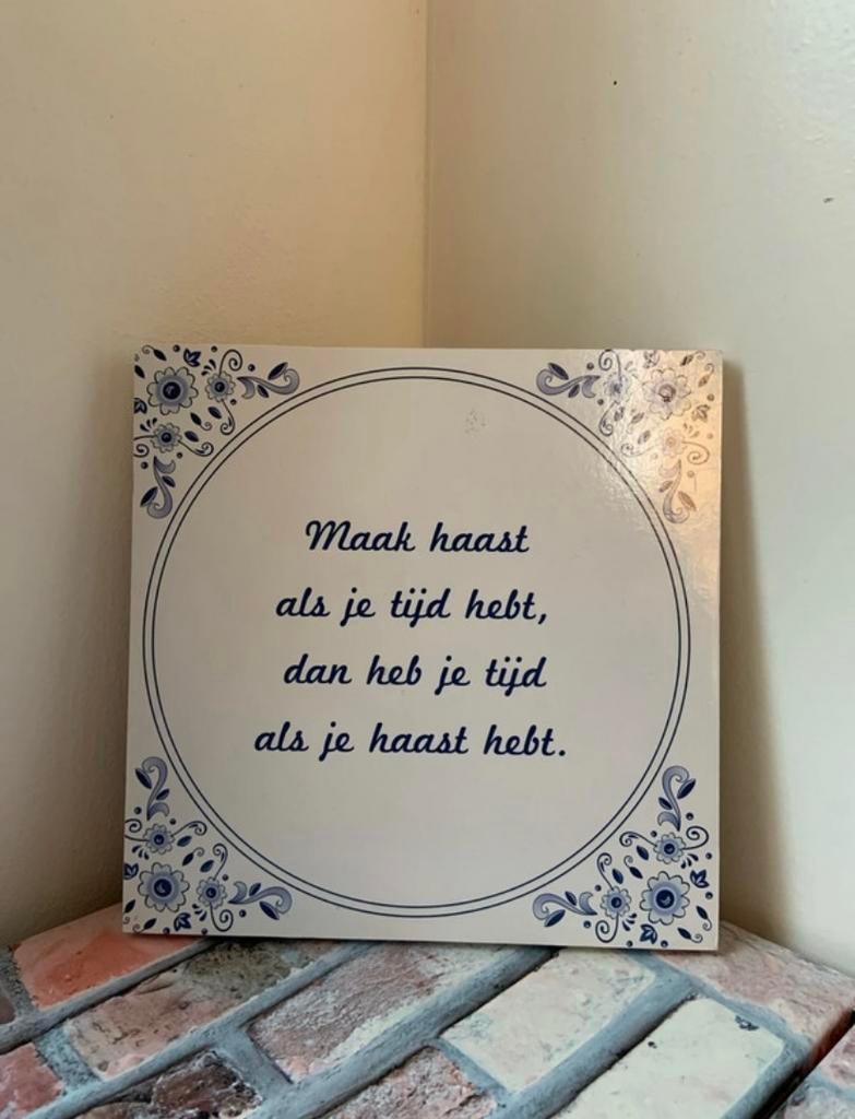 Delfts Blauw Tegel met Spreuk: Maak haast, Ophalen of Verzenden