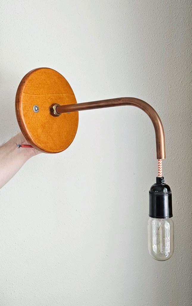 Industriële wandlamp van hout en koper, Ophalen of Verzenden, Zo goed als nieuw, Overige materialen, Industrieel, Modern, Handgemaakt, Uniek, design