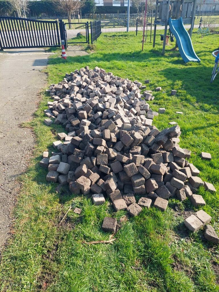GRATIS Terrastegels / Klinkers - 20m2 (ca. 1900 stuks), Tuin en Terras, Tegels en Klinkers, Gebruikt, Klinkers, Beton, 10 m² of meer