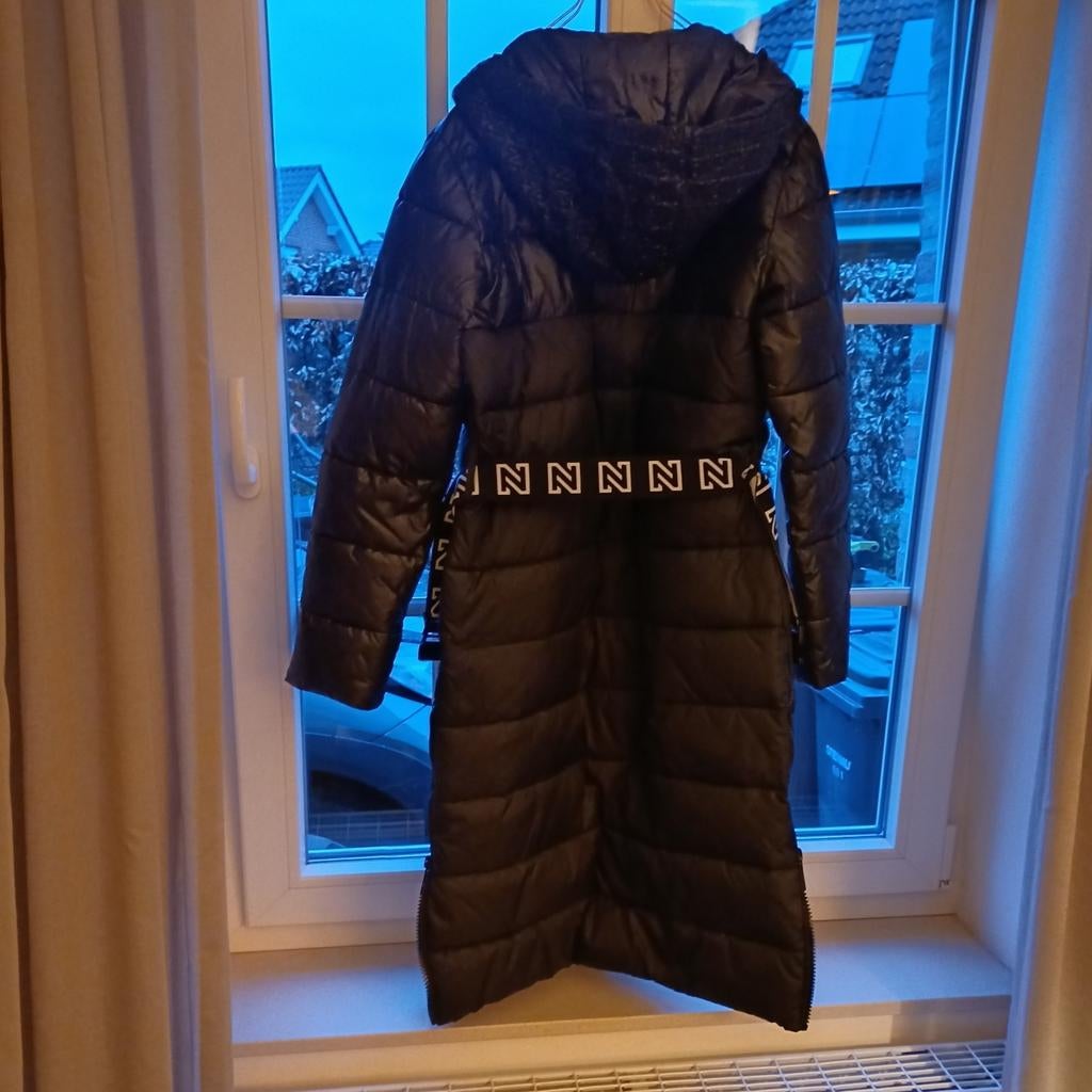 Nikkie lange zwarte winterjas maat 38, Kleding | Dames, Jassen | Winter, Ophalen