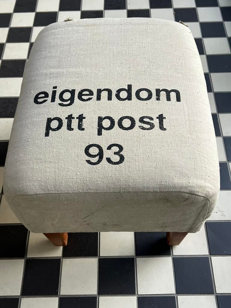 Vintage postzak-stof poef, 1 of a kind, Ophalen, Zo goed als nieuw, Rechthoekig, Stof