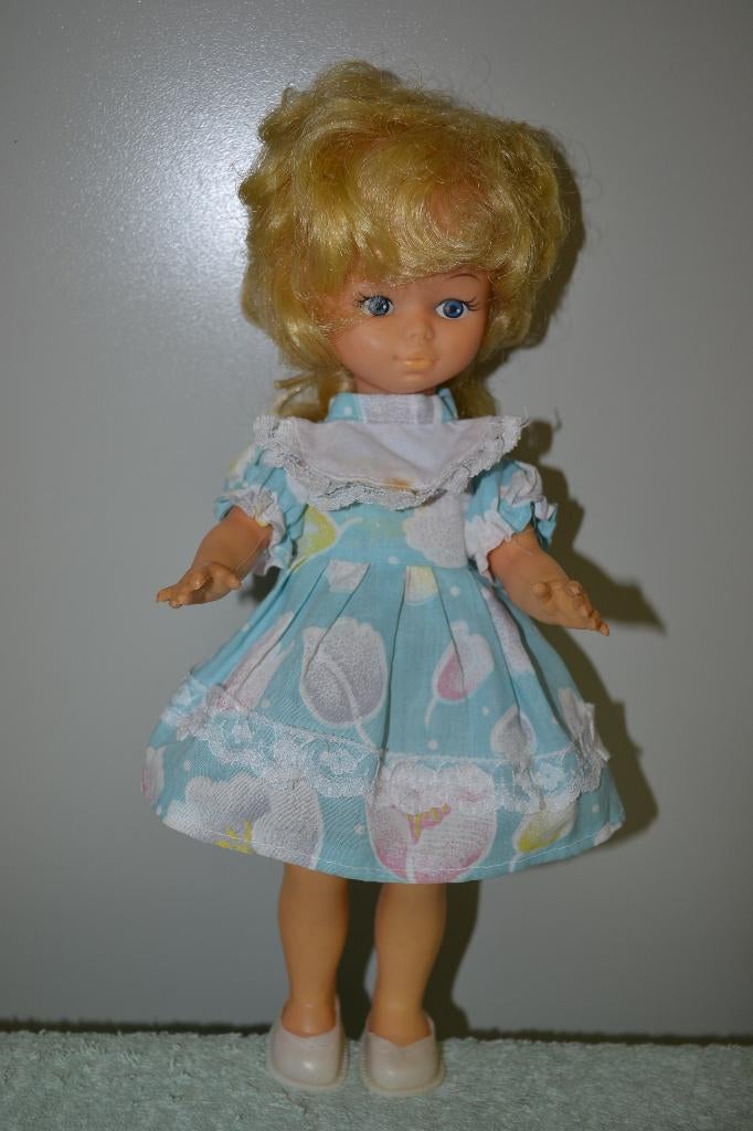 Mooi slank tiener popje met originele kleding NR 4291, Ophalen of Verzenden, Zo goed als nieuw, Pop