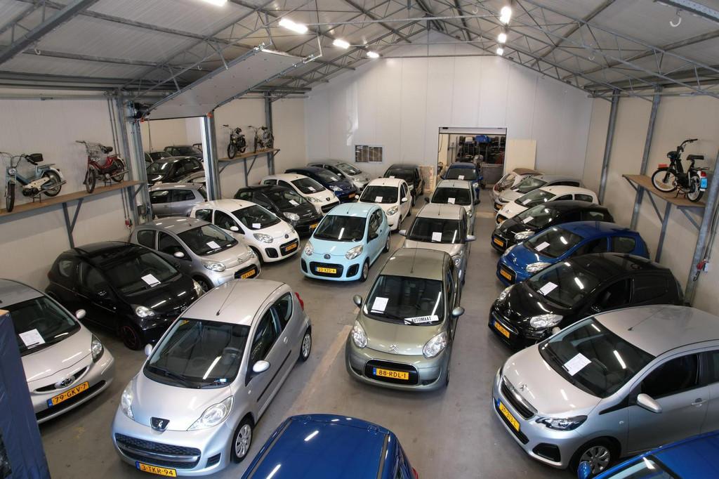Peugeot 107 / Citroen C1 / Toyota Aygo |Altijd minimaal 20 x, Auto's, Voorwielaandrijving, Gebruikt, Zwart, 4 stoelen