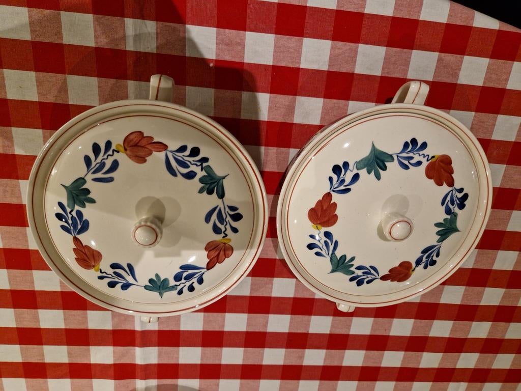 2 Boerenbont dekschalen Petrus Regout, Antiek en Kunst, Antiek | Servies los, Ophalen of Verzenden