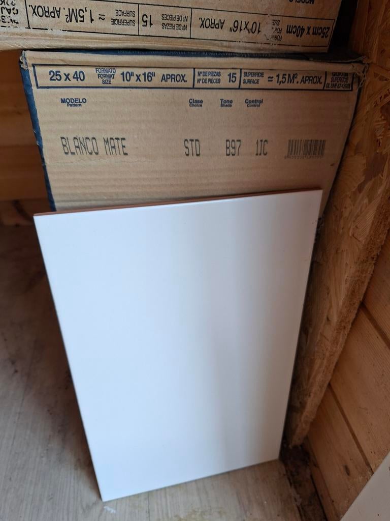 GRATIS Witte matte tegels 25x40 cm - 1.5 m², Ophalen, Nieuw, 5 tot 10 m², 20 tot 40 cm