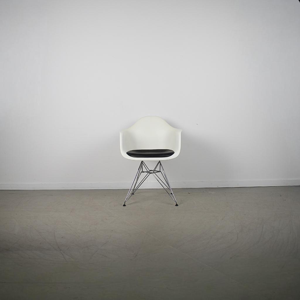 6x Vitra Eames DAR Kuipstoel Wit/Zwart – Chroom/ Eiffel, Niet ingevuld, Leer, Wit, Niet ingevuld